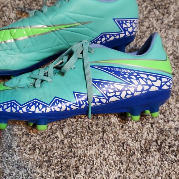 Nike soccer cleats - Picture 2 of 9